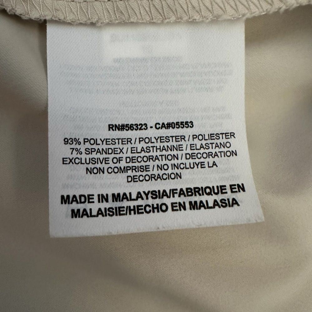 Nike Beige Golf Skort ~ 2 button zipped closure ~ side and back pockets ~ size M - Picture 11 of 12
